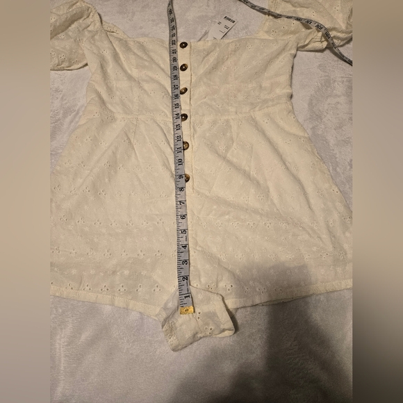 NWT Urban Outfiters  90s Romper White Eyelet Button-Down Size L - Picture 4 of 15